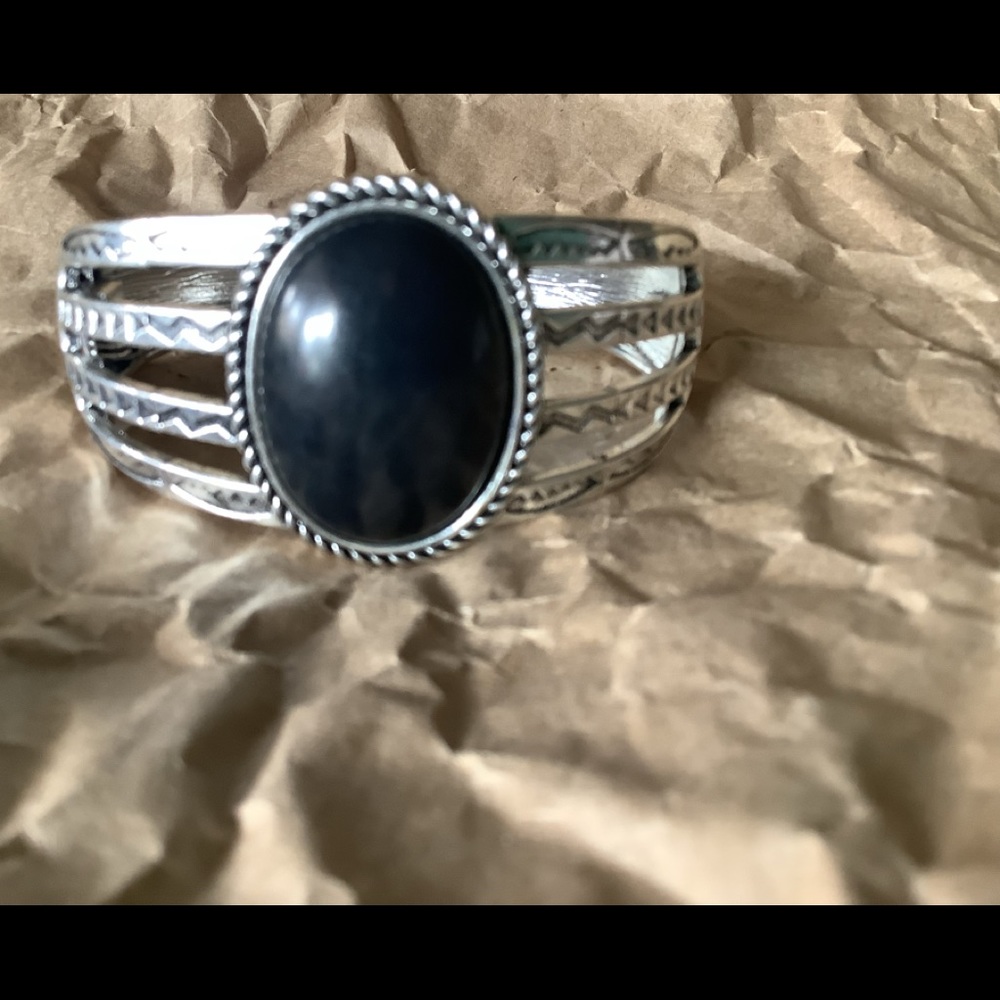Native American Style Silver Detailed Onyx Cuff